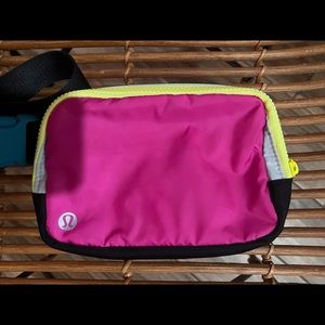 Lululemon everywhere belt bag
